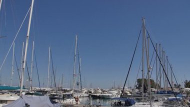 Rıhtımda demirli Lüks Yatlar