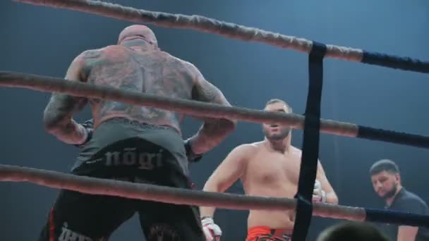 Belgorod, Rusia - 22 de octubre de 2016: Última pelea de la leyenda Jeff Monson contra Alex Kardo en la serie de torneos de competición de artes marciales mixtas "Industrials - Battle in Belgorod " — Vídeos de Stock