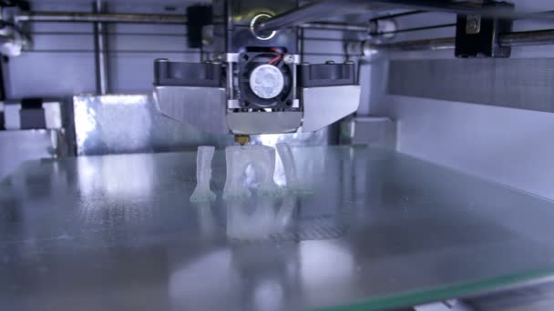 Professionele 3D-printer werken ingebruikzijn — Stockvideo