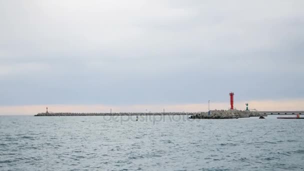 Beacon on the entrance in the harbor - light Blue sea and signal station — Stock Video