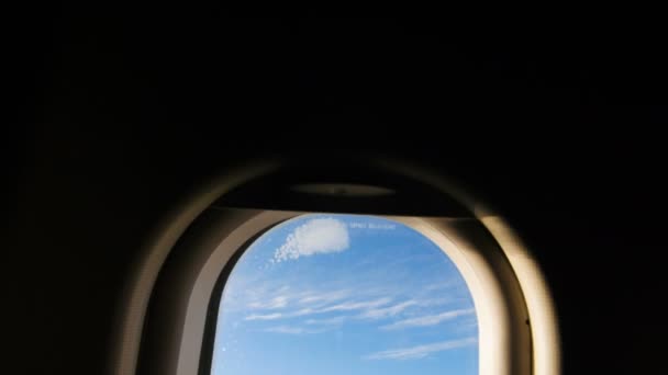 Land seen through the window of jet airplane. Airplane slowly landing — Stock Video