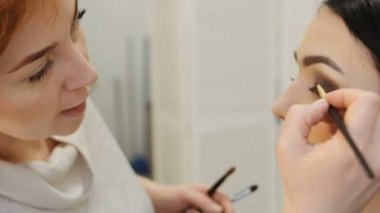 Makyöz makyaj kirpik için uygulama Close-Up