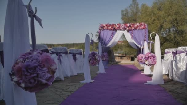 Цветы для свадебной церемонии, свадебная арка — стоковое видео