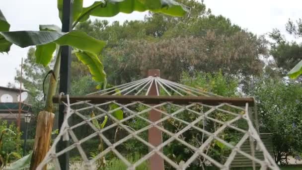 Close up of a hammock on a sunny day on a backyard — Stock Video