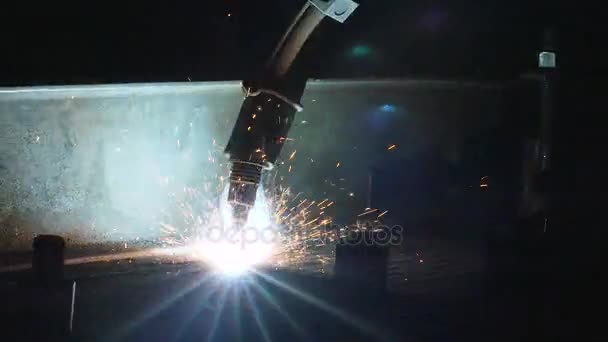 Timelapse van lassen robotarm smelten metal proces op workshop. Hoge precisie moderne Tools in zware industrie. Automatische werk. Technologie en industriële Concept. Schot in 5k Raw — Stockvideo