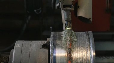 Kaynak robotlar yer paylaşımlı kaynak koruma boru disklerde geçerlidir. Otomatik boru inişli çıkışlı, kaynak