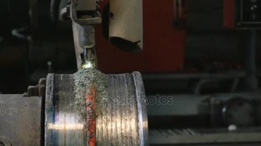 Kaynak robotlar yer paylaşımlı kaynak koruma boru disklerde geçerlidir. Otomatik boru inişli çıkışlı, kaynak