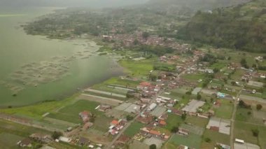 Bali 'nin hava görüntüsü. Kıyı köyü