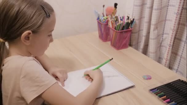 A Cute Girl Indoors At Home, Drawing portrait of Mom. Timelapse video — Stock Video