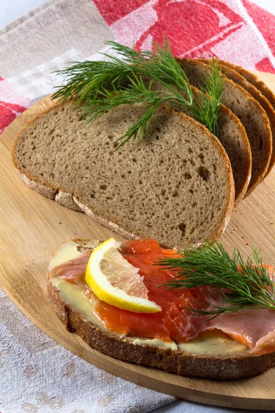 Bread, food, breakfast, dinner, lemon, fish, fennel, sandwich — Stock Photo, Image