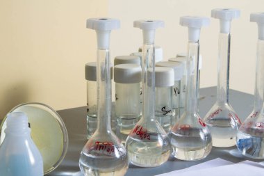 Kimya, laboratuvar reaktif ve donanımları,