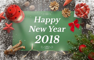 Mutlu yeni yıl tebrik Noel ağacı, Hediyelik, süslemeleri, fener, masa örtüsü ve ahşap tahta üzerinde kar taneleri