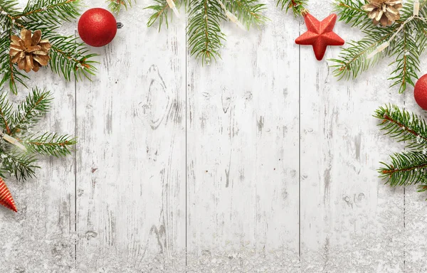 Bianco sfondo di Natale con albero e decorazioni — Foto Stock