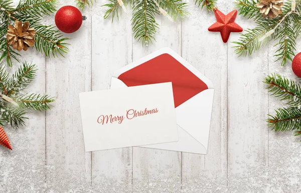 Feliz Natal cumprimentando em papel branco. Envelope ao lado . — Fotografia de Stock