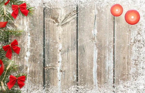 Karácsonyi háttér. Fából készült asztal, karácsonyi díszek — Stock Fotó