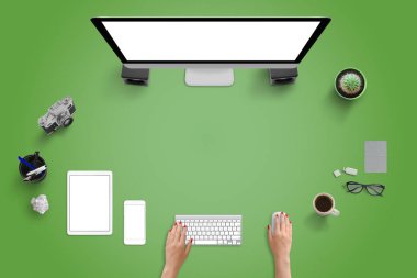 Stüdyo Masası modern cihazlar ile Üstten Görünüm