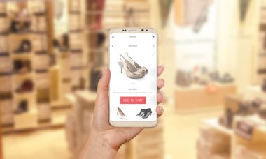 Kadın ayakkabıları online modern mobil uygulama ayakkabıcıda arka plan ile satın