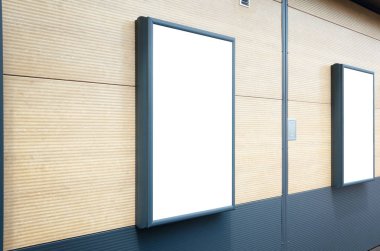 Dikey billboard mockup. Çerçeve üzerinde alışveriş merkezi.