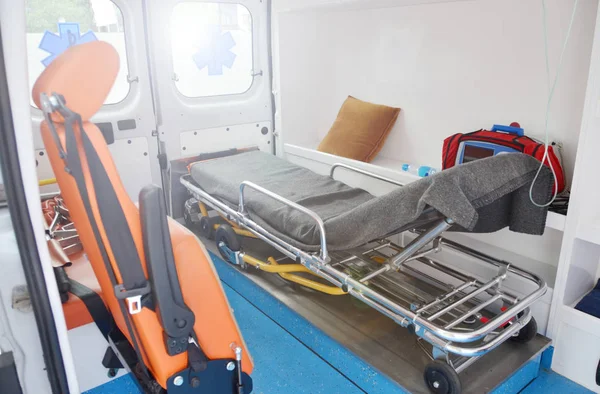 Araba ambulans taşıma içinde