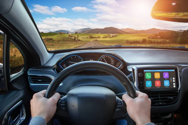 Вождение Автомобиля Использованием Умных Технологий Которые Отображаются Дисплее View Driver — стоковое фото
