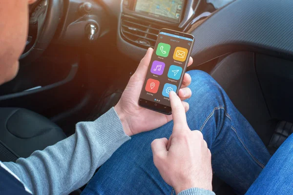 Beifahrer Nutzen Smart Car App Moderner Innenraum Hintergrund — Stockfoto