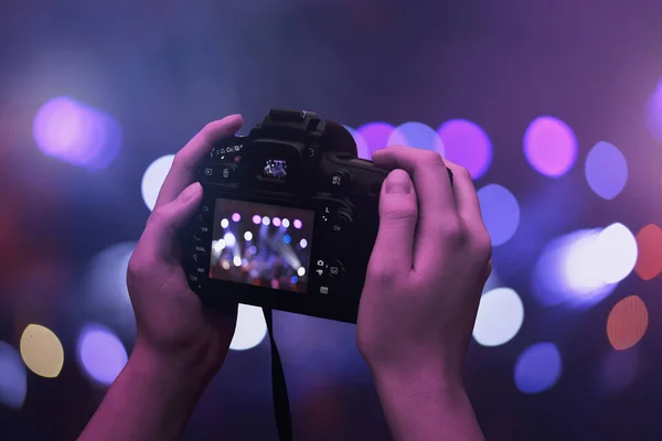 Câmera Nas Mãos Bokeh Concerto Luzes Música Vivo Fundo — Fotografia de Stock