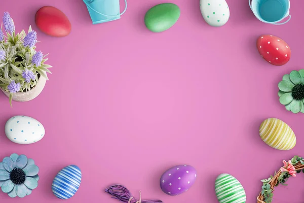 Vista Superior Composición Feliz Pascua Con Huevos Planos Poner Coloridos — Foto de Stock