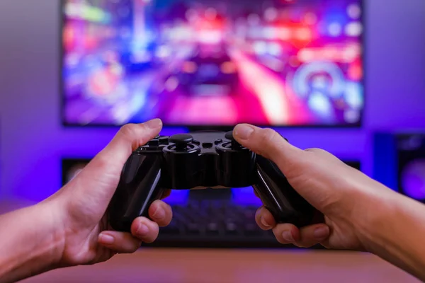 Joypad Der Hand Spielkonzept Computerdisplay Mit Rennspiel Und Rgb Licht — Stockfoto