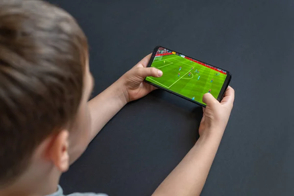 Sarajevo Bosnien Och Hercegovina November 2019 Boy Spelar Fifa Mobile — Stockfoto