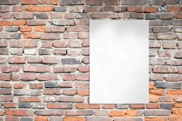 Bílý Prázdný Plakát Cihlové Zdi Vyčistit Reklamní Šablonu Mezerou Vedle — Stock fotografie
