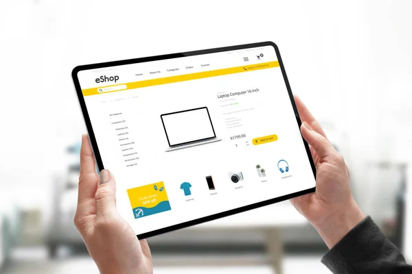 Concetto Sito Shopping Online Tablet Nelle Mani Delle Donne Ricerca — Foto Stock