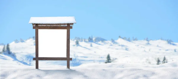 Drewniany Pusty Billboard Śnieżnej Makiecie Górskiej Puste Miejsce Tekst Odizolowana — Zdjęcie stockowe