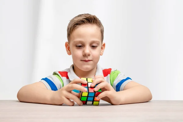 Kid Assembles Rubik Cube Concept Hobby Play Solving Puzzles Close — Stock Photo, Image