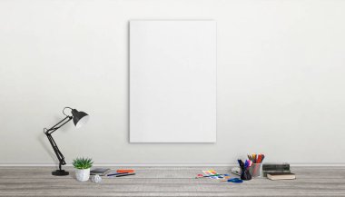 Duvardaki resim tuvali modeli. Zeminde sanatçı fırçası ve renkleri olan galeri atölyesi konsepti