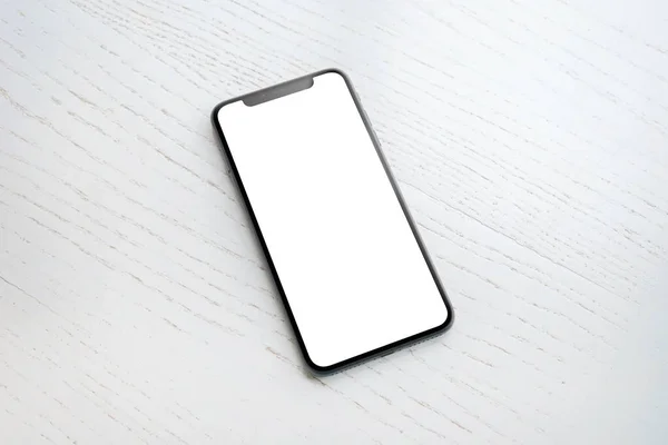 白色木制桌子上的电话模型 独立的白色屏幕用于应用程序设计推广 后续行动 — 图库照片