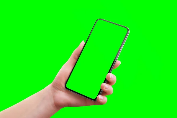 Образец Телефона Выделен Зеленым Цветом Мягкая Ретушированная Рука Женщины Держит — стоковое фото