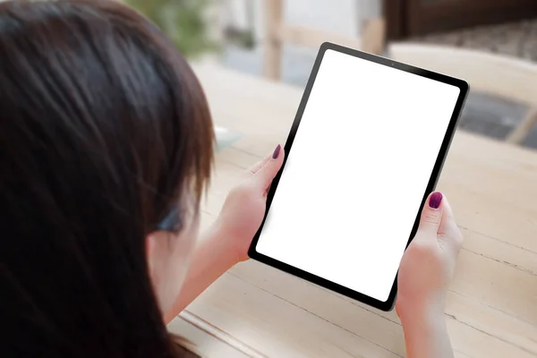 Tablet Modeli Kadınların Elinde Modern Tableti Ince Yuvarlak Kenarlı Bir — Stok fotoğraf