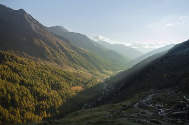 South tyrol Alp bir vadide erken akşam