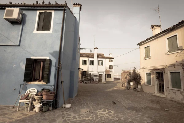 Panorama burano Adası, Venedik ikincil bir sokaktan — Stok fotoğraf