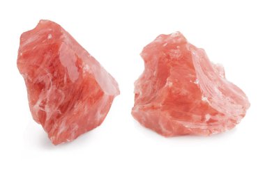 Beyaz arka planda kırmızı obsidyen