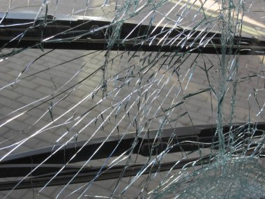 bir toplu taşıma kazada hasar kırılmaz ön cam