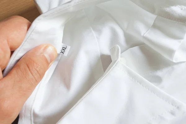Beyaz pamuklu gömlek Xxl boyutundaki — Stok fotoğraf