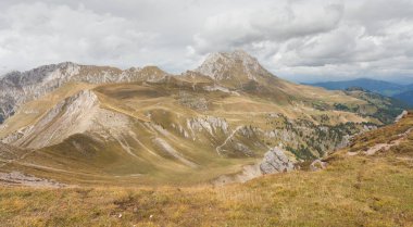 Sass de Putia Val di Funes Dolomites üzerinden Güney tarafında görüntülemek