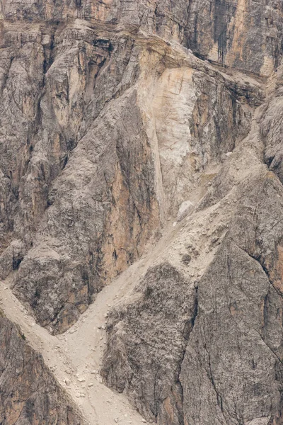 Glissement de terrain récent dans un mur de dolomites en Italie — Photo