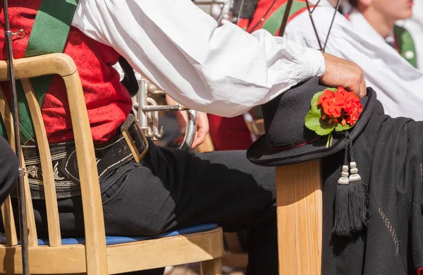 Musician in typical costume during an autumn local celebration in Val di Funes ( South Tyrol ) — Stock Photo, Image