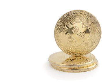 Beyaz arka planda bazı Bitcoin