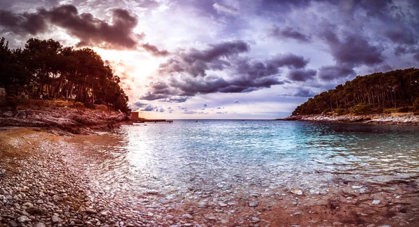 Deniz günbatımında Mali Losinj