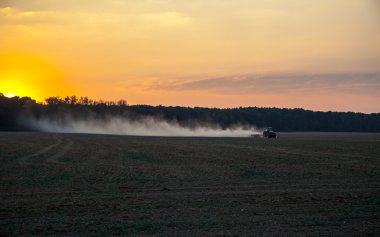 Gün batımını bir alan çalışma çekici
