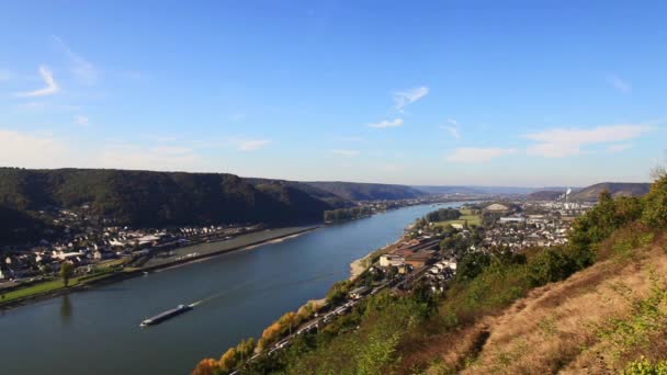 Вид на ландшафт долины Рейна с туристической тропы — стоковое видео