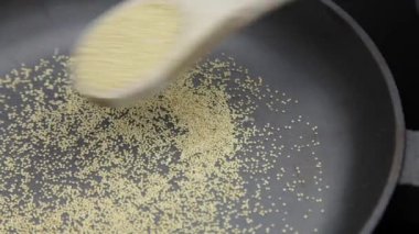Dökme demir tavada attı amaranth 